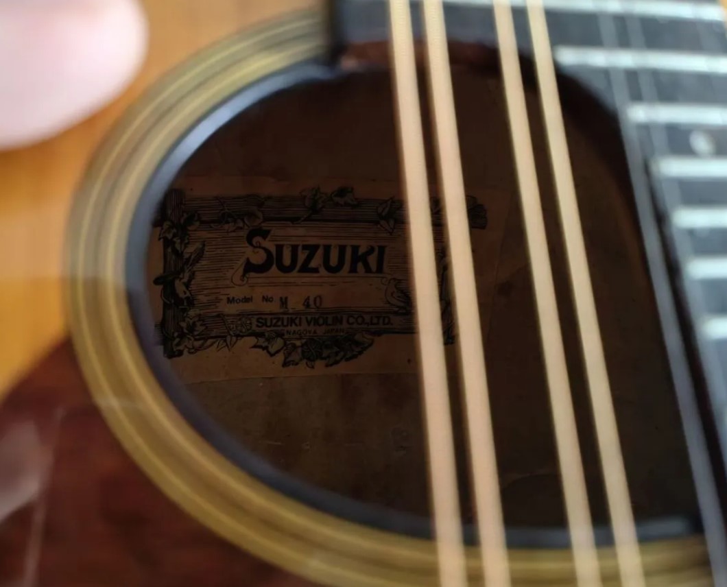 Концертная мандолина Suzuki M-40 с жёстким футляром